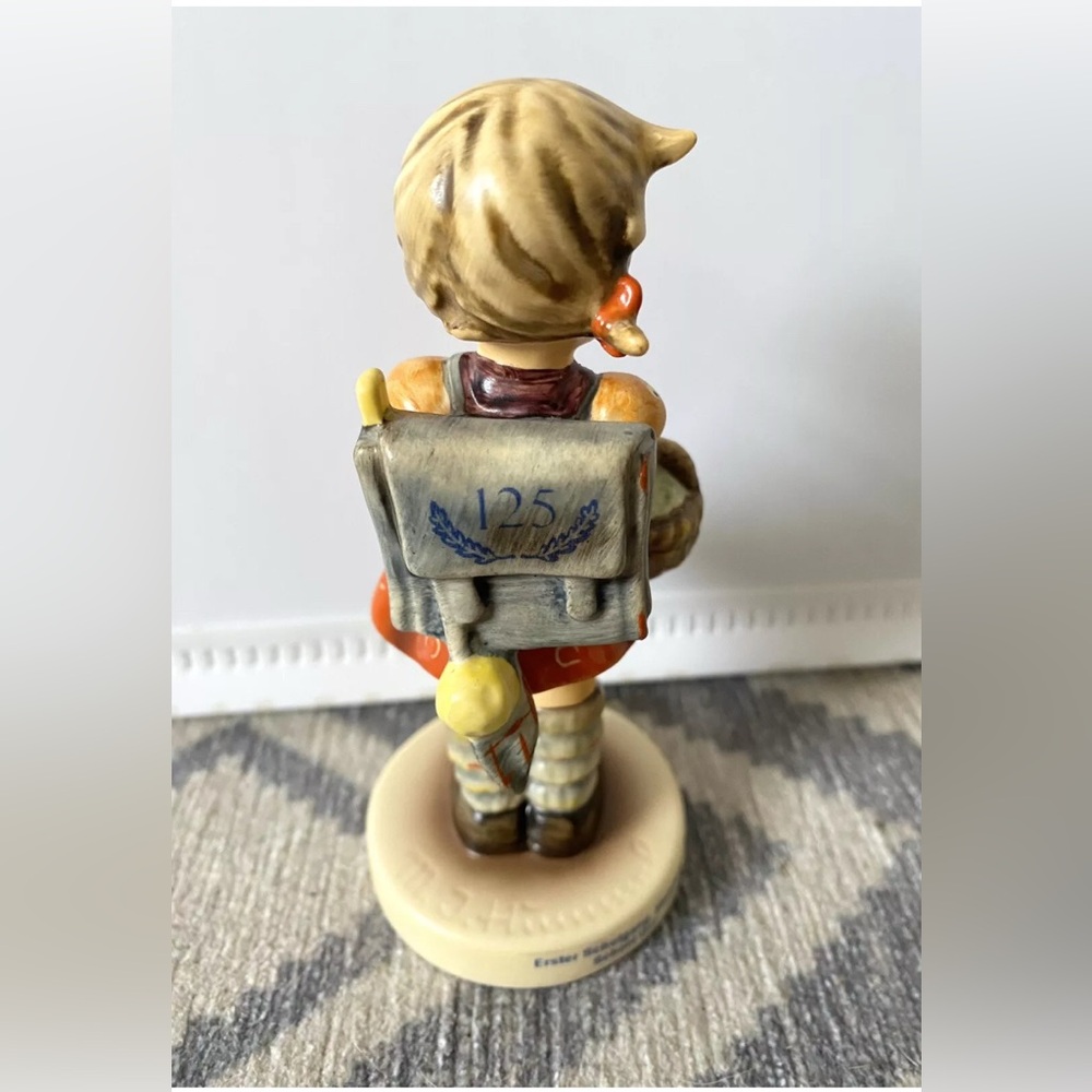 GOEBEL HUMMEL School Girl figurine #81 antique “125” on her backpack COLLECTIBLE - Picture 8 of 13